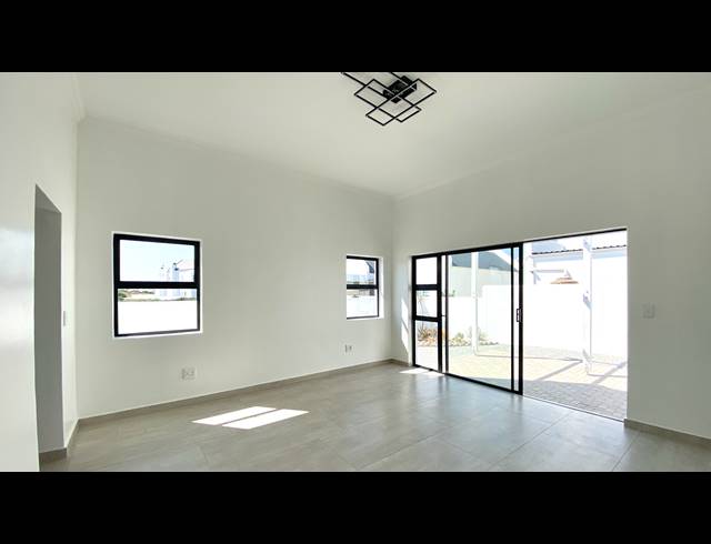 3 BEDROOM HOUSE FOR SALE IN BRITANNIA REEF ESTATE